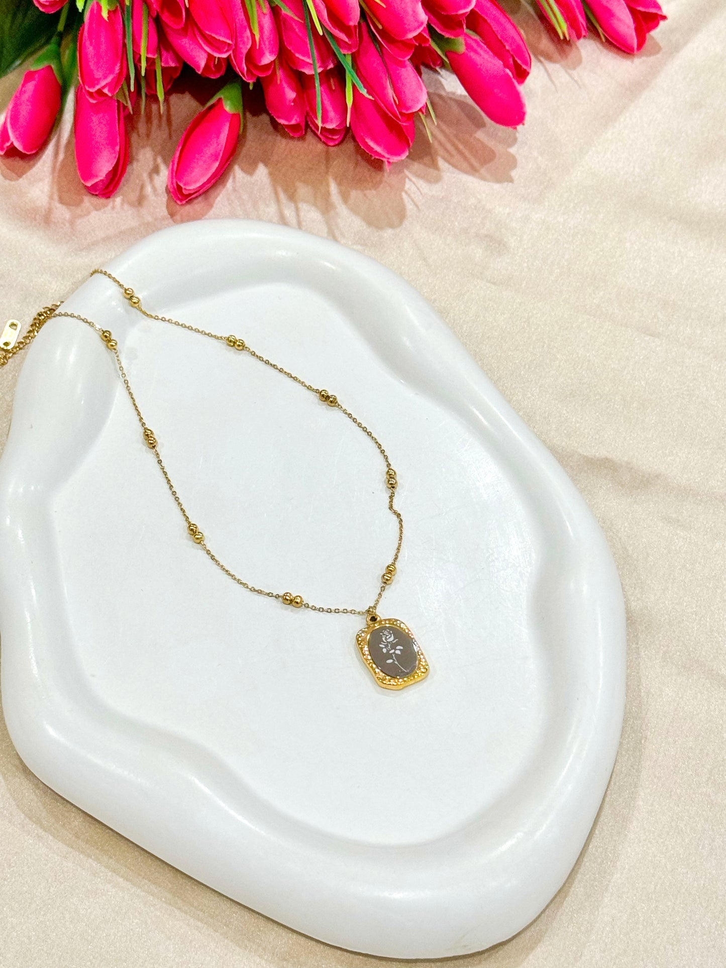 Gold Rose Pendant Necklace for Women – Vintage Floral Engraved Locket, Elegant Beaded Chain Jewelry Gift