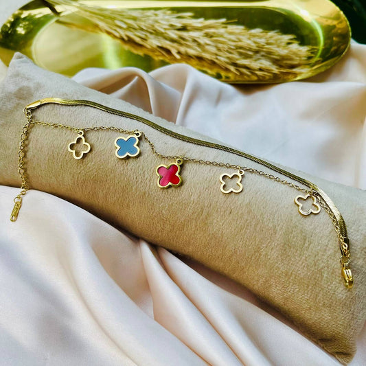 Elegant Clover Charm Bracelet – Gold Plated – Red, Blue, Black & White Enamel – Adjustable Chain
