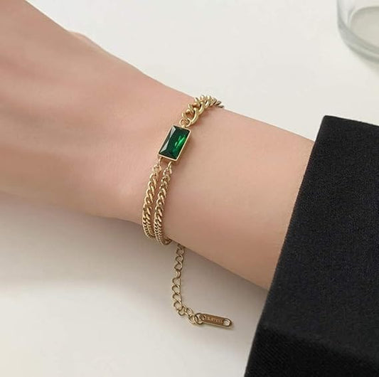 Gold Chain Bracelet with Green Stone – Elegant Adjustable Women’s Jewelry