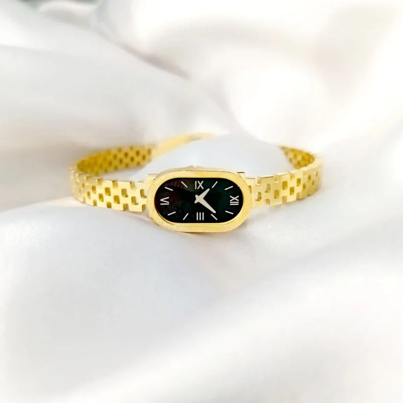 Gold Bracelet Watch for Women – Elegant Black Roman Dial Fashion Timepiece